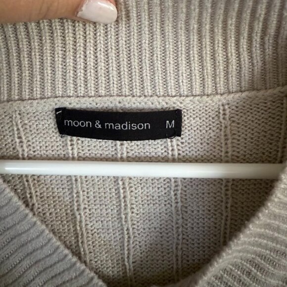 Moon & Madison Cream Sweater Vest - Picture 3 of 4